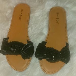 New size 7  black slides